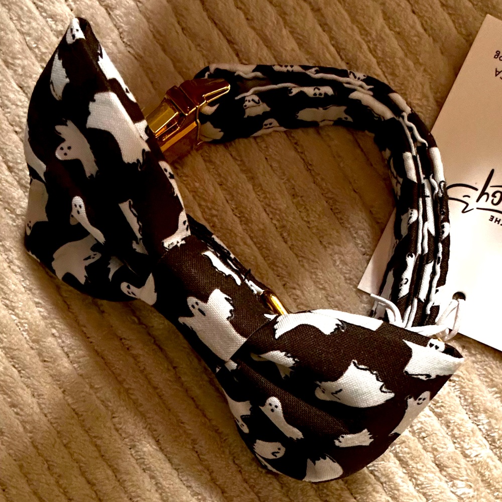 The Foggy Dog Ghosts w/Lady Bow Dog Collar (XS)